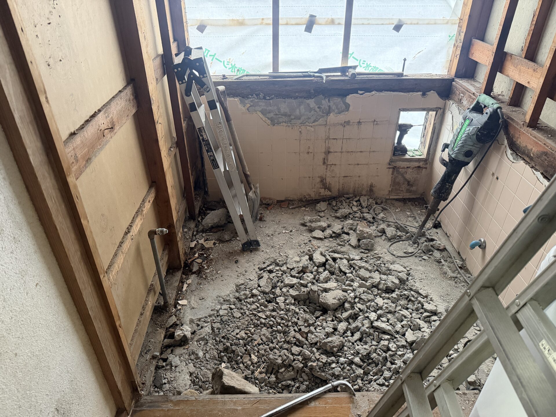 加茂市│毎日使う場所だから… 寒さが気になっていたお風呂を、あたたかく心地よい場所へ。の施工写真3