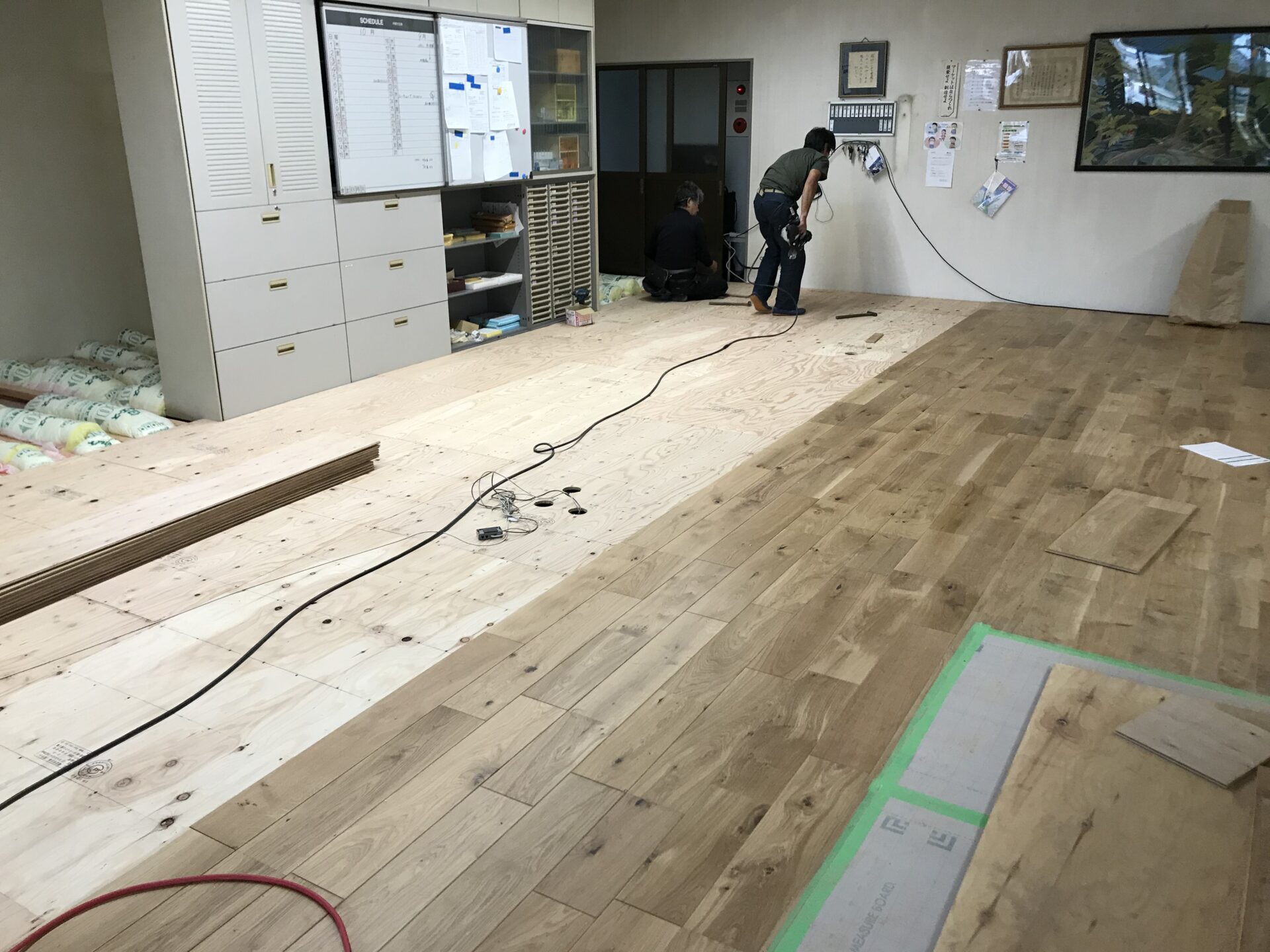 燕市｜冬の足元の冷たさを解消。木のぬくもりを感じる事務所へ。の施工写真8